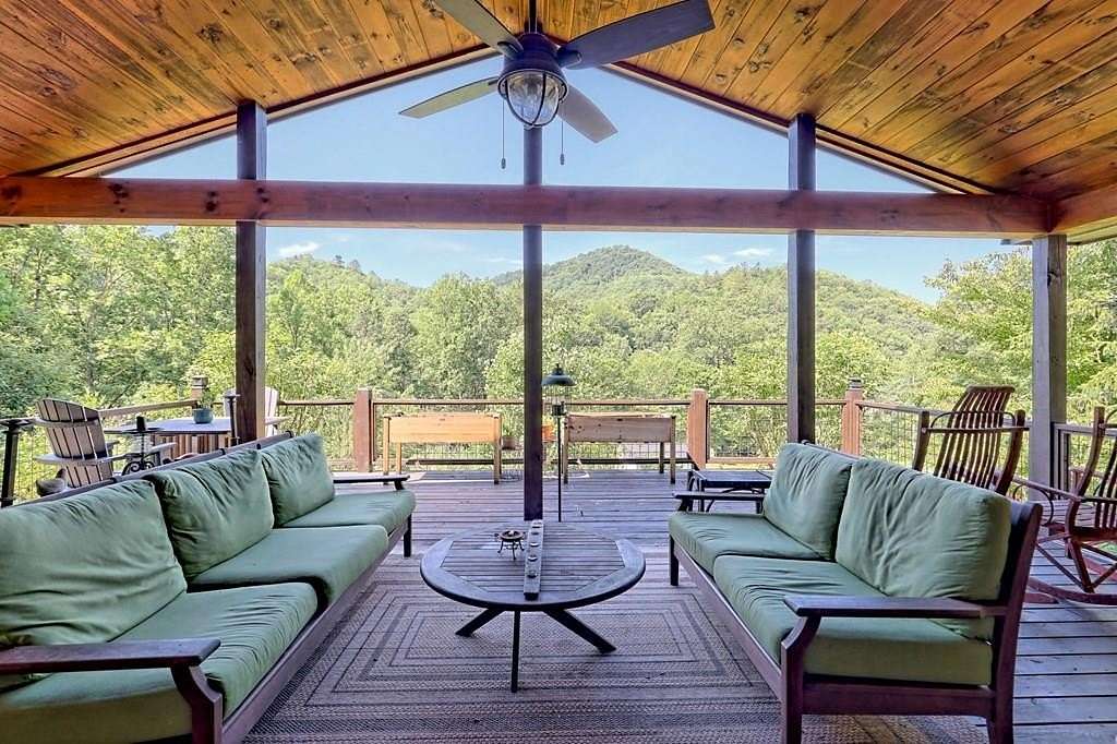 10.427 Acres of Land with Home for Sale in Hiawassee, Georgia