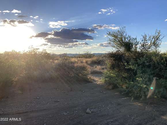 1.17 Acres of Land for Sale in Golden Valley, Arizona