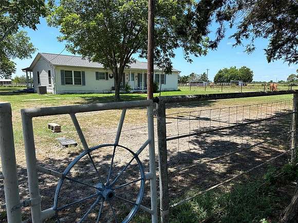 20 Acres of Agricultural Land with Home for Sale in Campbell, Texas