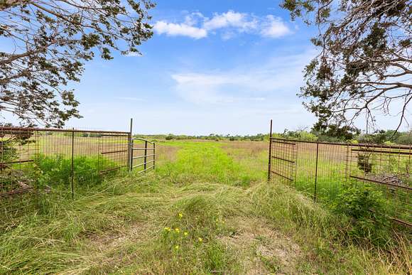 15 Acres of Recreational Land & Farm for Sale in Gatesville, Texas