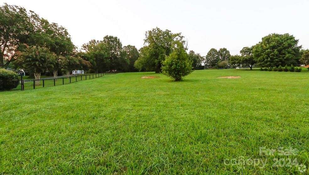1.5 Acres of Land for Sale in Mooresville, North Carolina