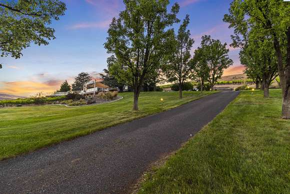 2.5 Acres of Residential Land with Home for Sale in West Richland, Washington