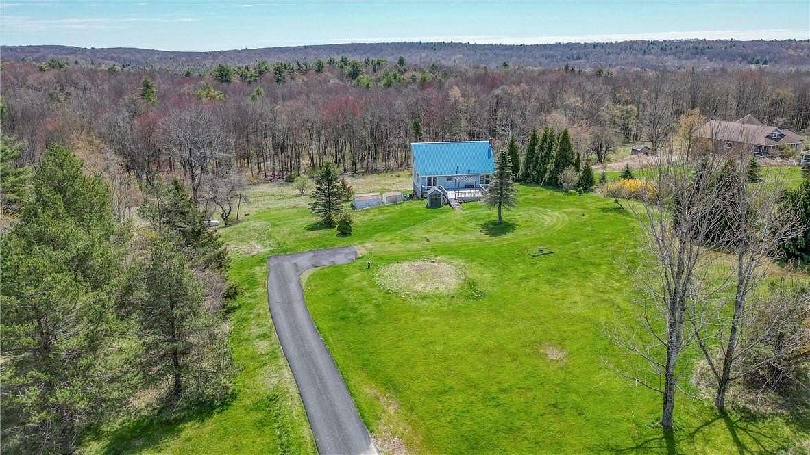 5.01 Acres of Residential Land with Home for Sale in Fallsburg, New York