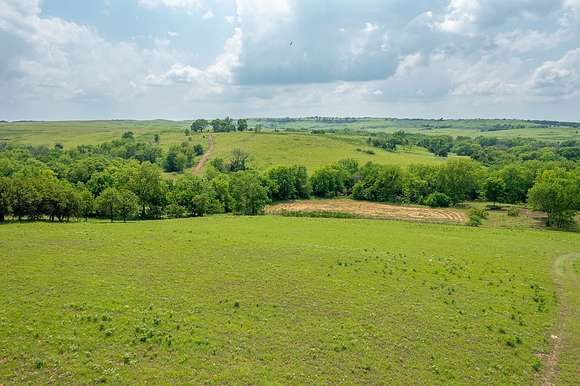 476 Acres of Recreational Land for Sale in Fredonia, Kansas