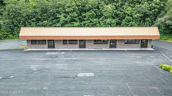 2.47 Acres of Improved Commercial Land for Sale in Schodack Town, New York