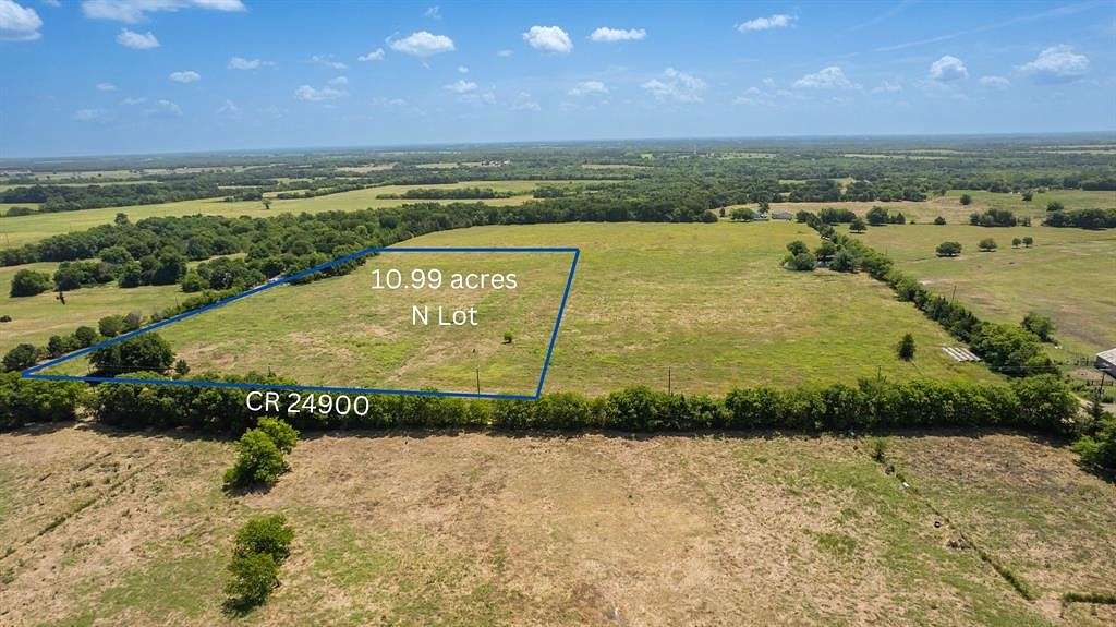 10.99 Acres of Land for Sale in Roxton, Texas