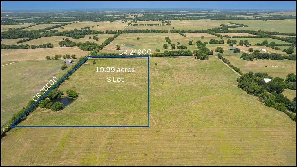 10.99 Acres of Land for Sale in Roxton, Texas
