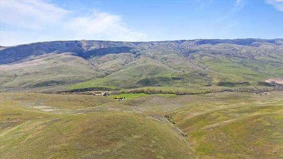 48 Acres of Land for Sale in Selah, Washington