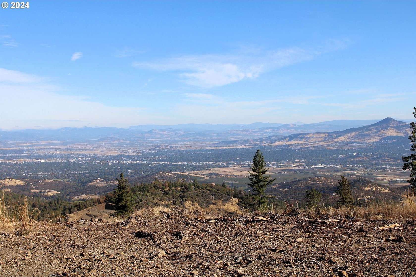 160.95 Acres of Land for Sale in Medford, Oregon