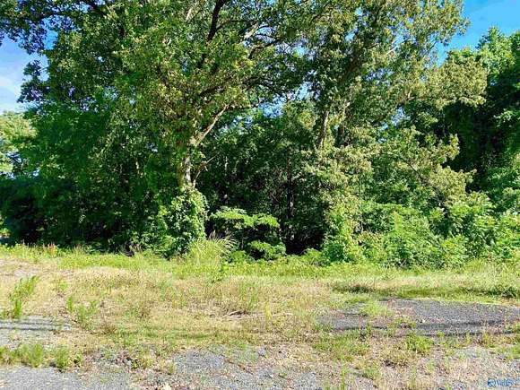 0.88 Acres of Land for Sale in Guntersville, Alabama