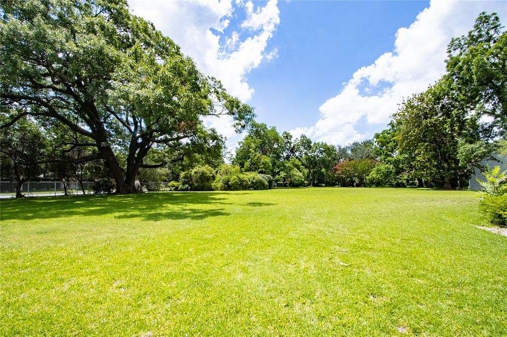 2.997 Acres of Residential Land with Home for Sale in Dallas, Texas