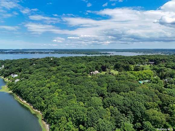 12 Acres of Land for Sale in Mill Neck, New York