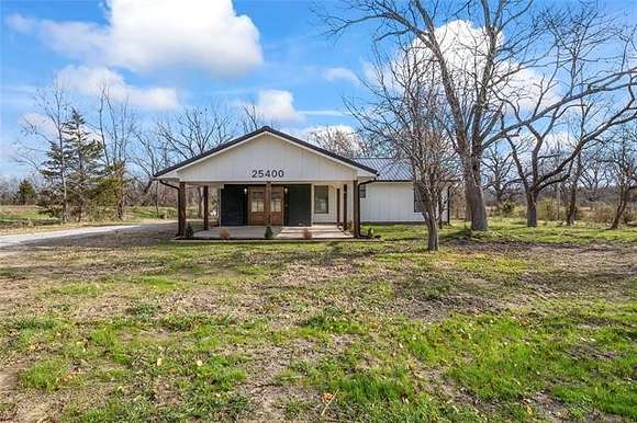 5 Acres of Residential Land with Home for Sale in Henryetta, Oklahoma