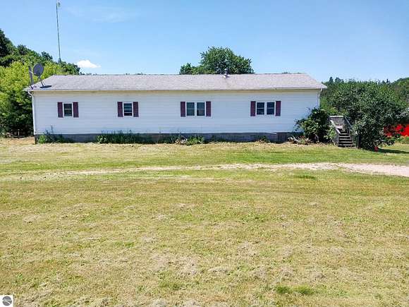 4.95 Acres of Residential Land with Home for Sale in Vestaburg, Michigan