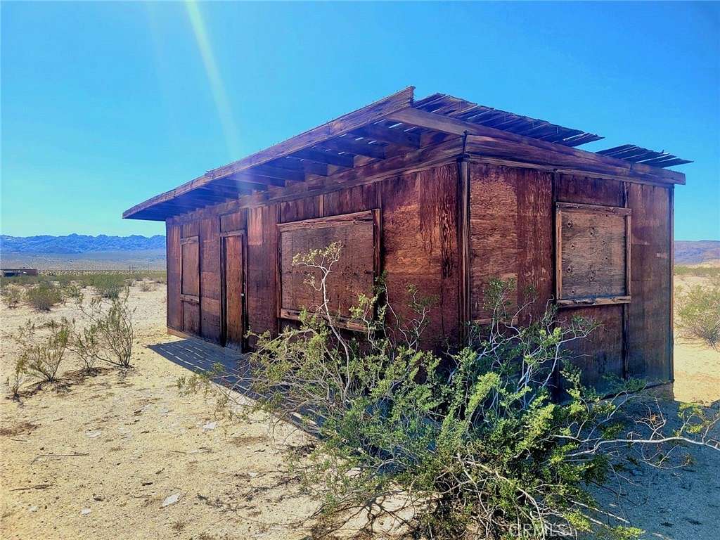 5 Acres of Residential Land with Home for Sale in Twentynine Palms, California