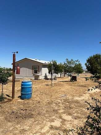 2.5 Acres of Residential Land with Home for Sale in Rosamond, California
