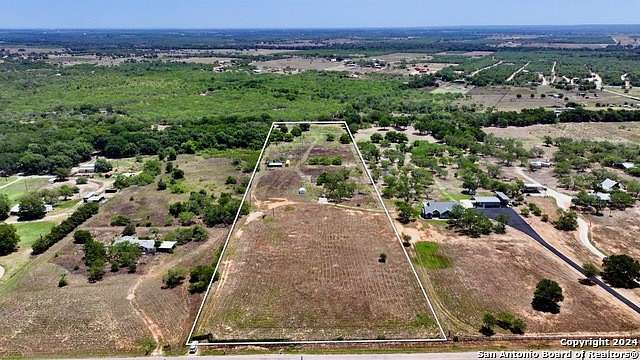 9.928 Acres of Residential Land for Sale in La Vernia, Texas