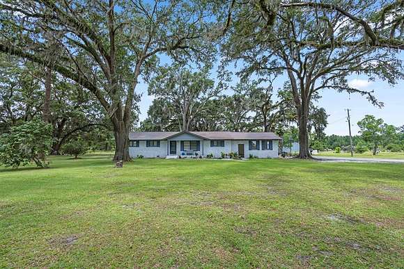 5 Acres of Residential Land with Home for Sale in Valdosta, Georgia