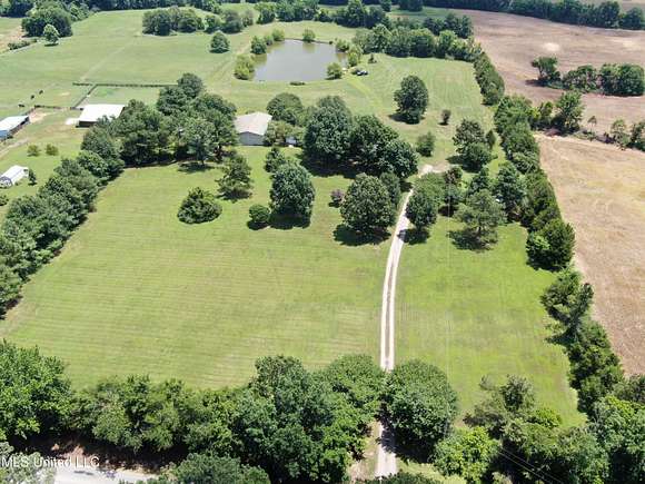 39.39 Acres of Land with Home for Sale in Moscow, Tennessee