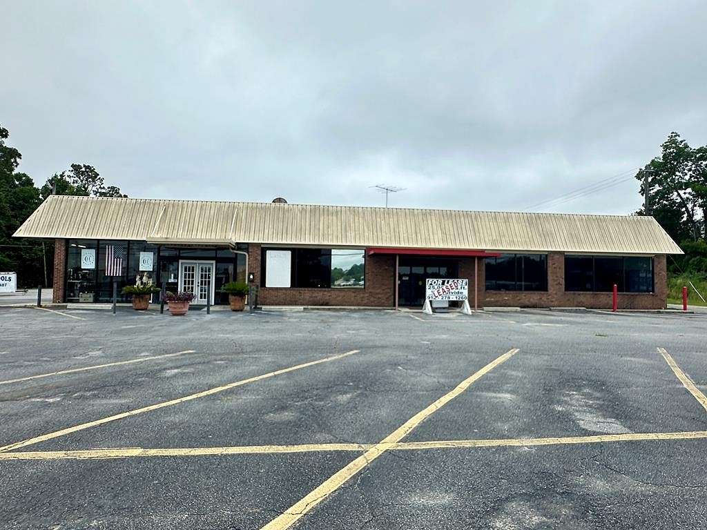 2.31 Acres of Improved Commercial Land for Sale in Baxley, Georgia