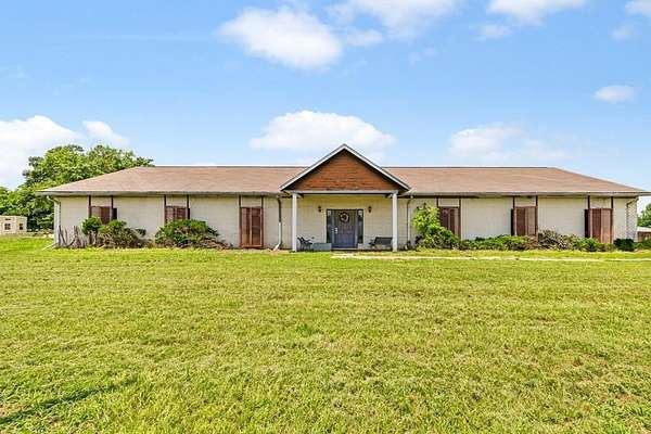 1 Acre of Improved Commercial Land for Lease in Timpson, Texas