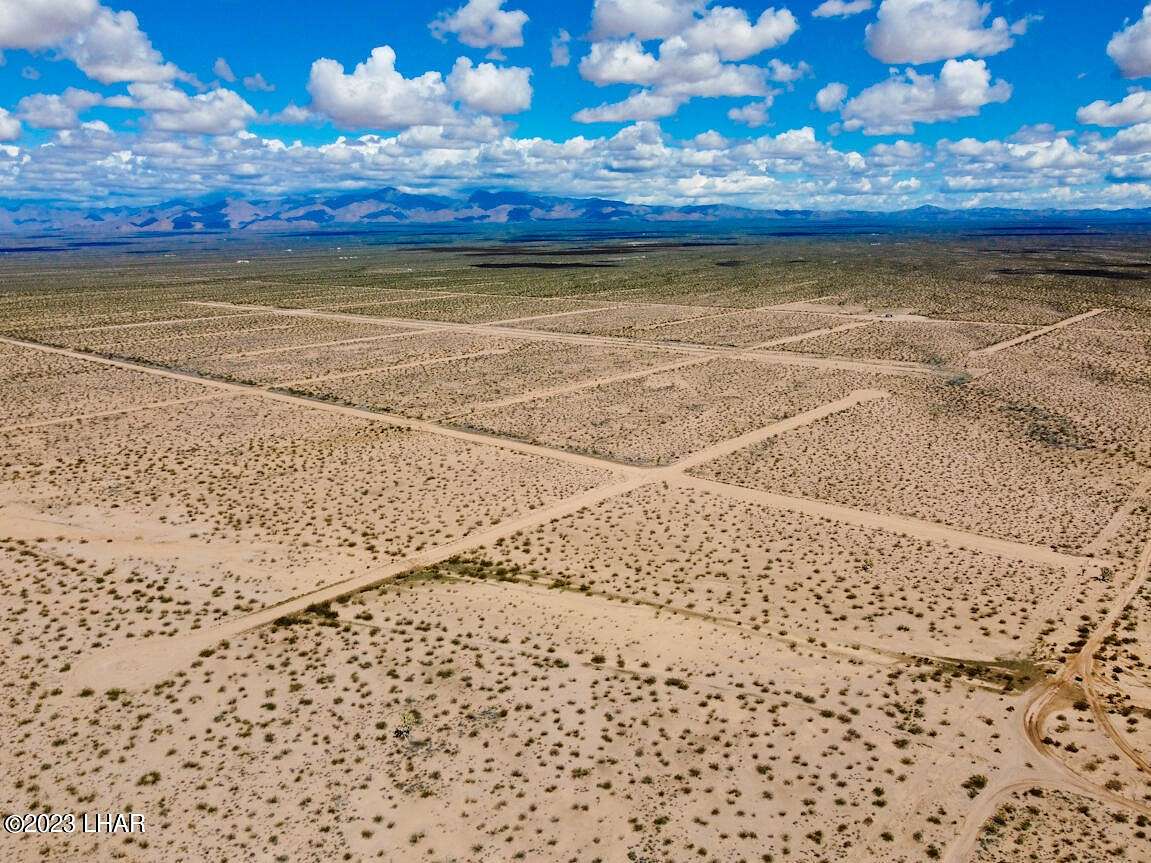 640 Acres of Land for Sale in Yucca, Arizona