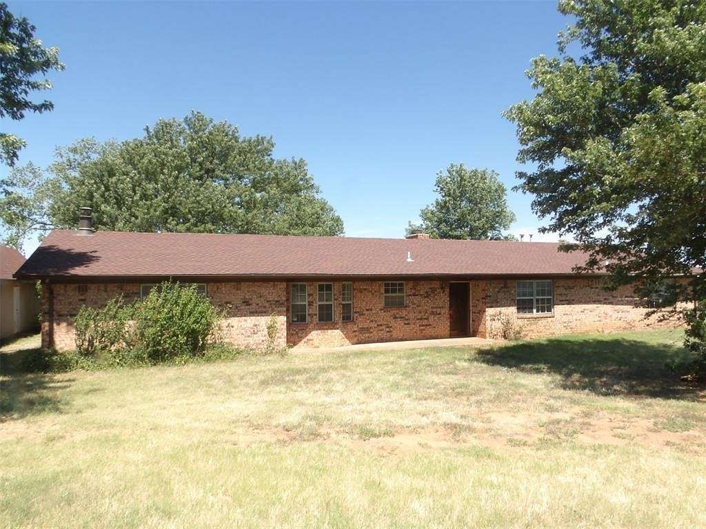 2.29 Acres of Residential Land with Home for Sale in Binger, Oklahoma