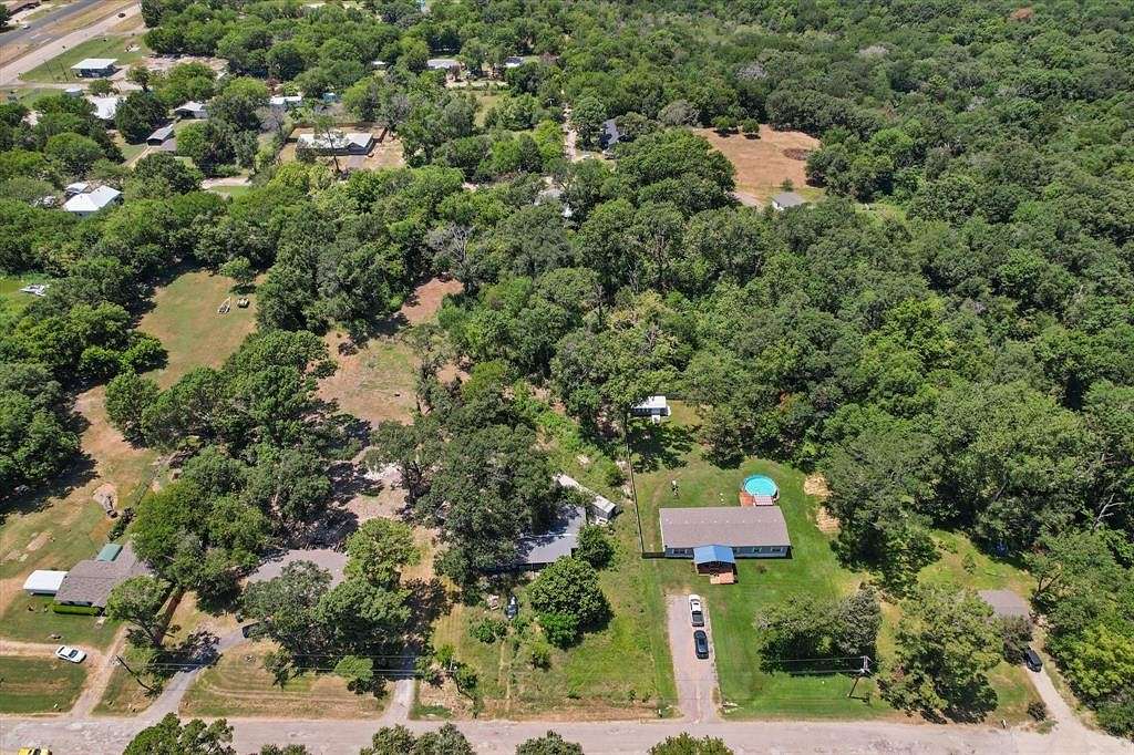 1.26 Acres of Residential Land for Sale in Kemp, Texas