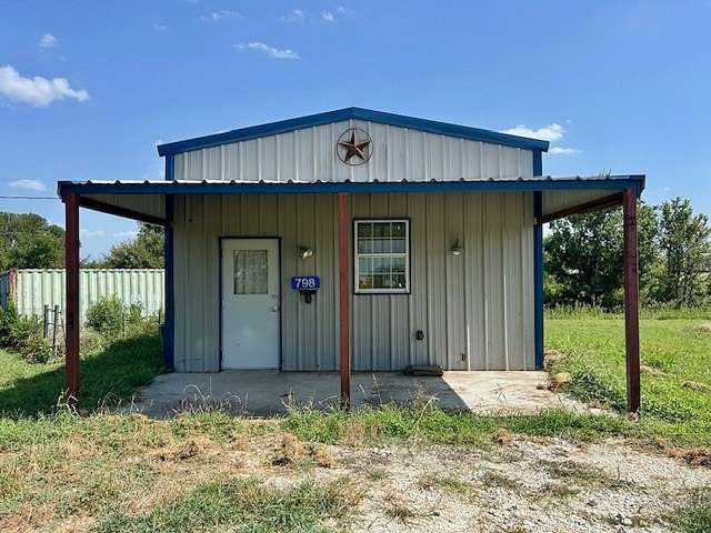 4.03 Acres of Residential Land with Home for Sale in Groesbeck, Texas