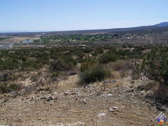 40.318 Acres of Land for Sale in Juniper Hills, California