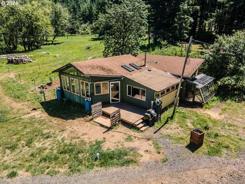 5.38 Acres of Residential Land with Home for Sale in Silverton, Oregon