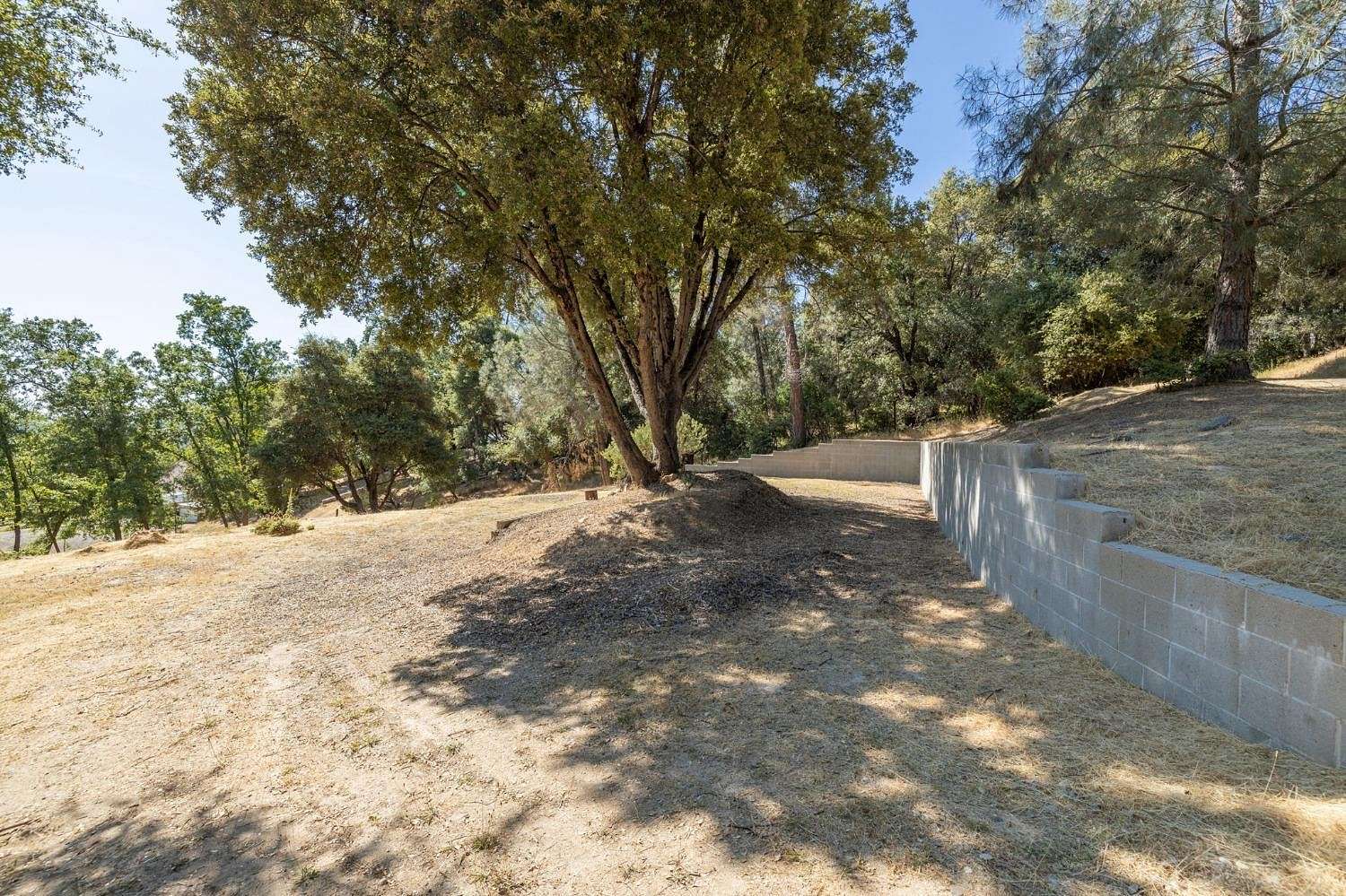 0.75 Acres of Residential Land for Sale in Oakhurst, California