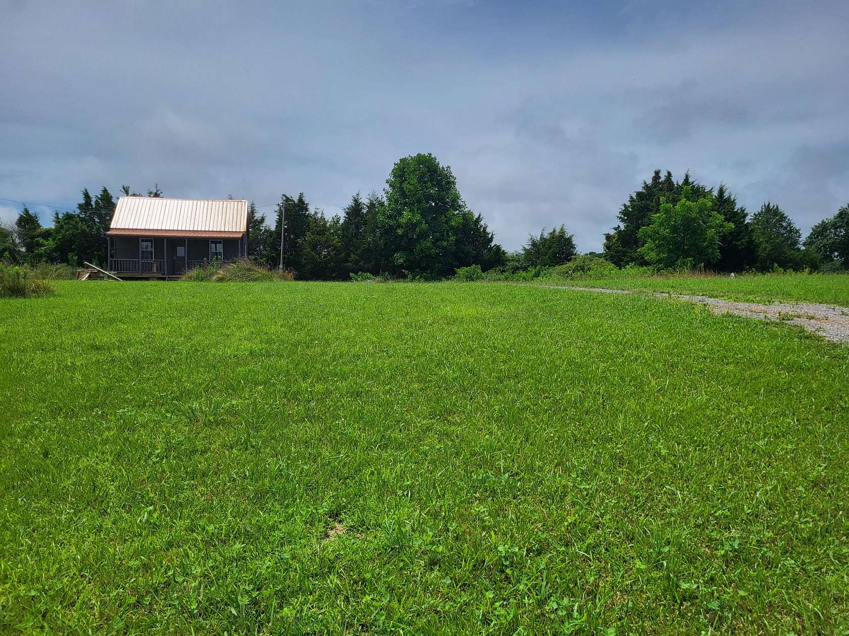 1.13 Acres of Residential Land with Home for Sale in Russell Springs, Kentucky