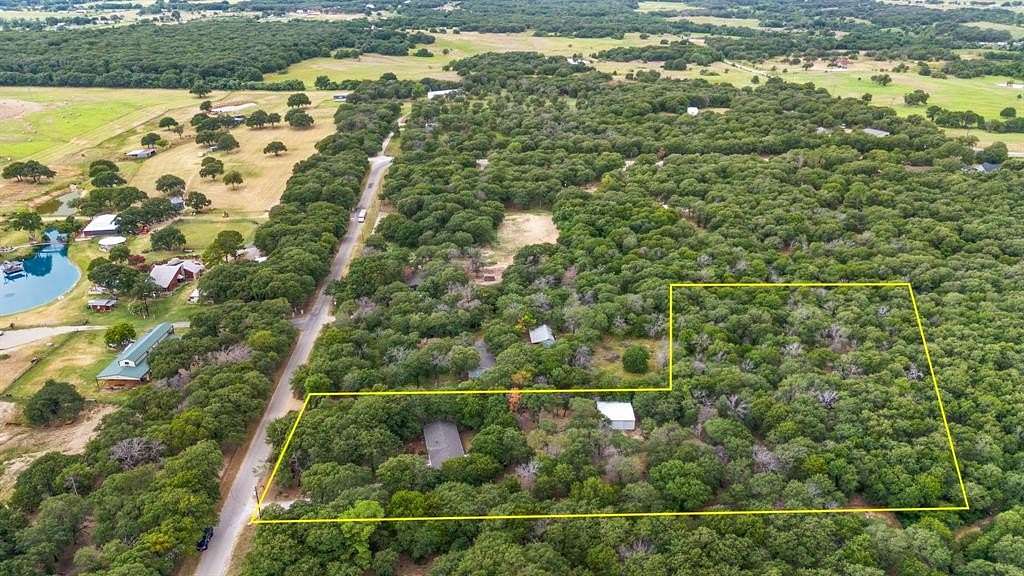 3.01 Acres of Residential Land with Home for Sale in Boyd, Texas