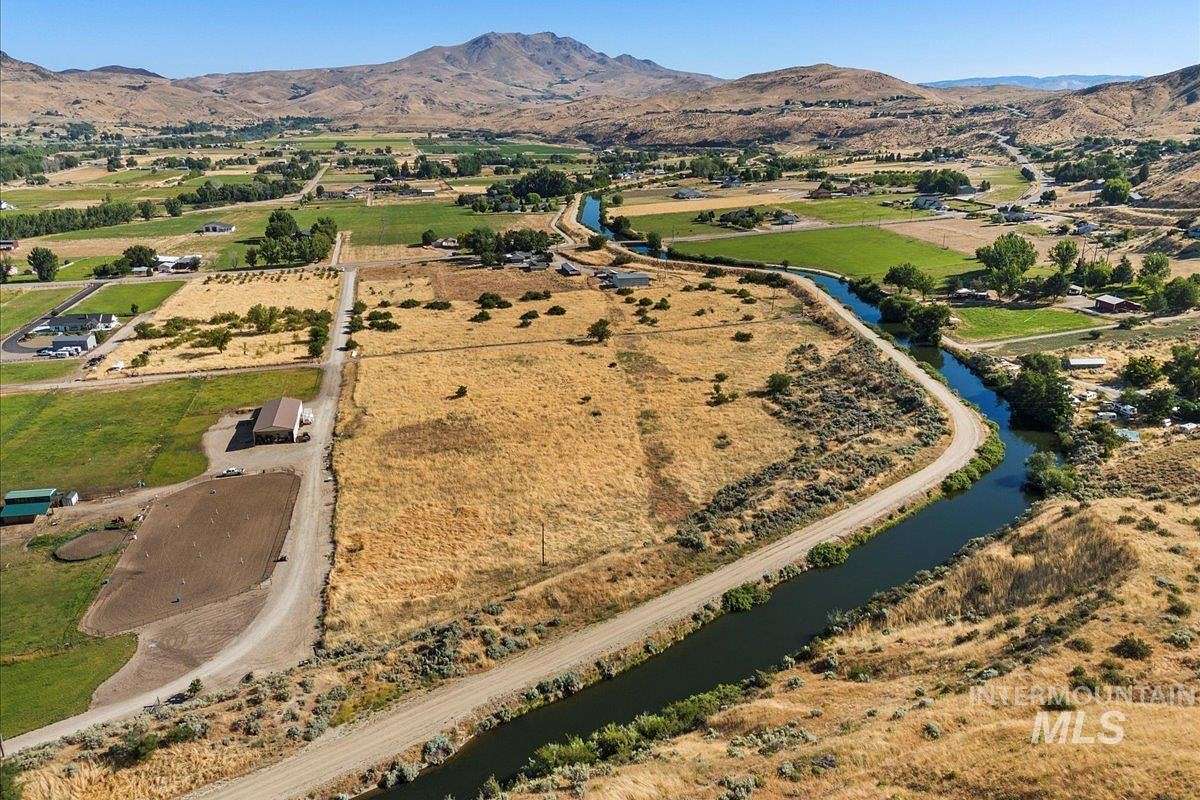 19.03 Acres of Land with Home for Sale in Emmett, Idaho