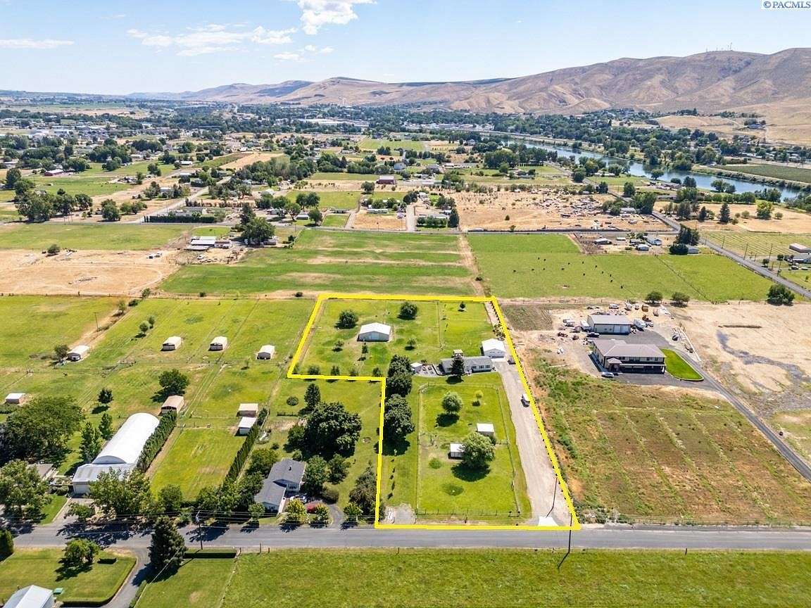 4 Acres of Residential Land with Home for Sale in Prosser, Washington