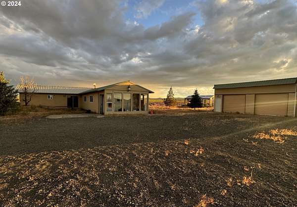 159 Acres of Land with Home for Sale in Christmas Valley, Oregon