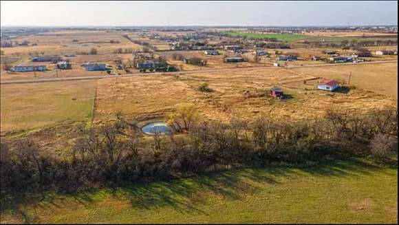 6 Acres of Land with Home for Lease in Justin, Texas