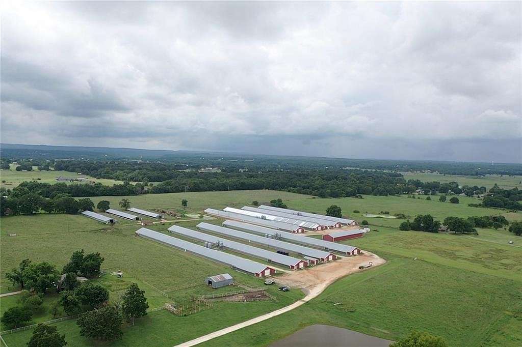 33 Acres of Agricultural Land with Home for Sale in Farmington, Arkansas