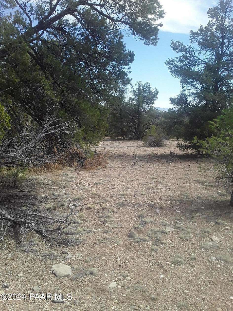 1.25 Acres of Residential Land for Sale in Seligman, Arizona