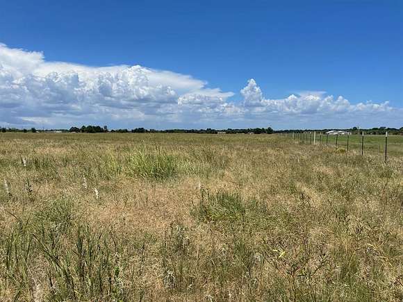 10.5 Acres of Land for Sale in Corsicana, Texas