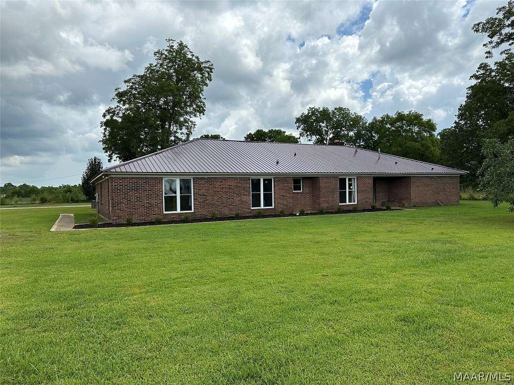 3.76 Acres of Residential Land with Home for Sale in Safford, Alabama