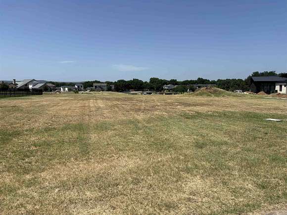 1.02 Acres of Land for Sale in Kingsland, Texas