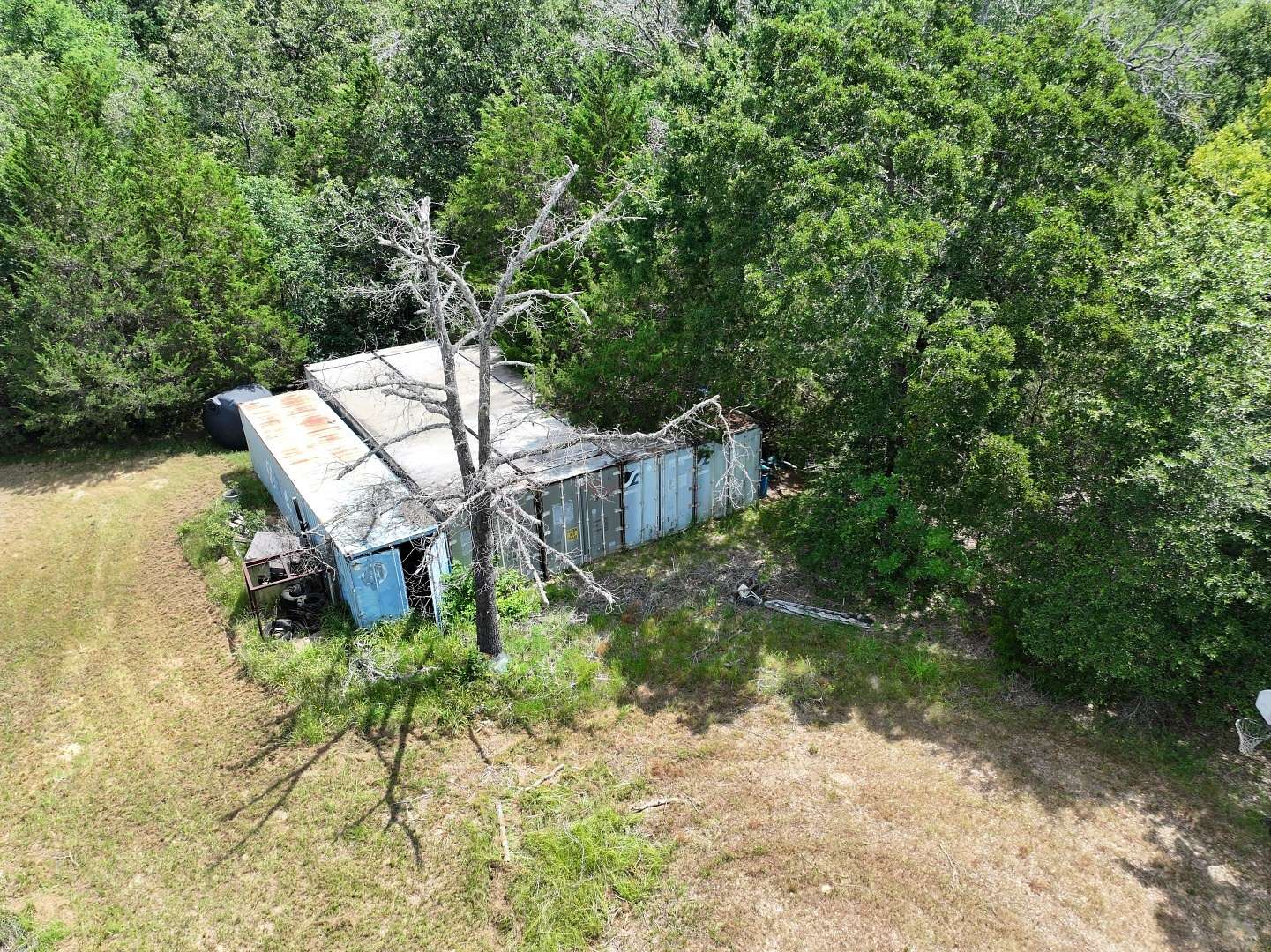 33.76 Acres of Land with Home for Sale in Fairfield, Texas