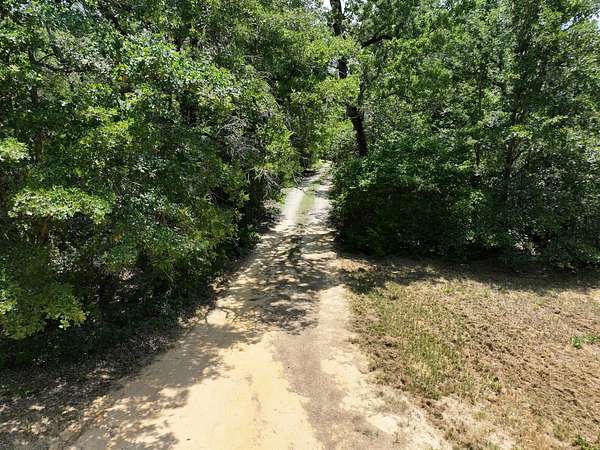 33.8 Acres of Land with Home for Sale in Fairfield, Texas