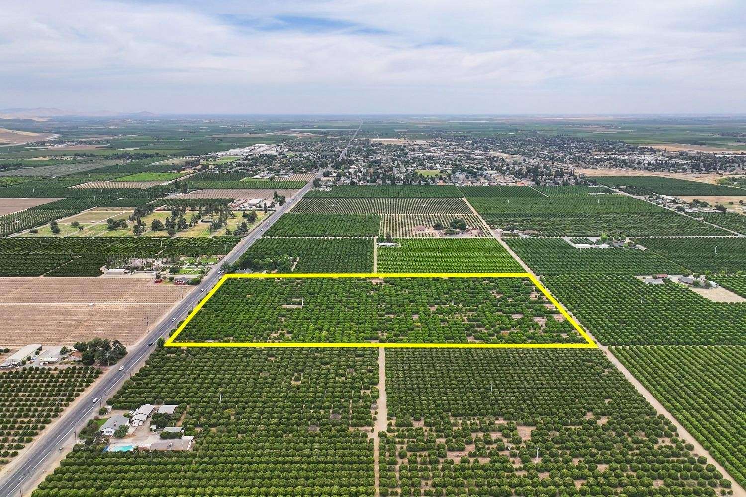 19.4 Acres of Agricultural Land for Sale in Exeter, California