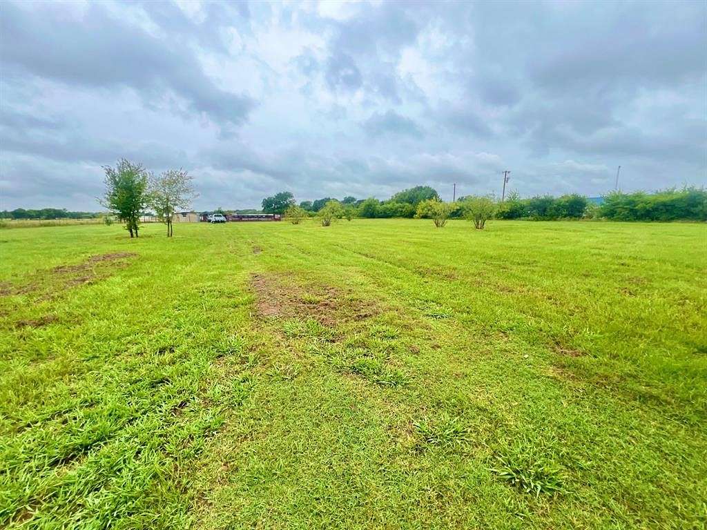 1.979 Acres of Residential Land for Sale in Kemp, Texas