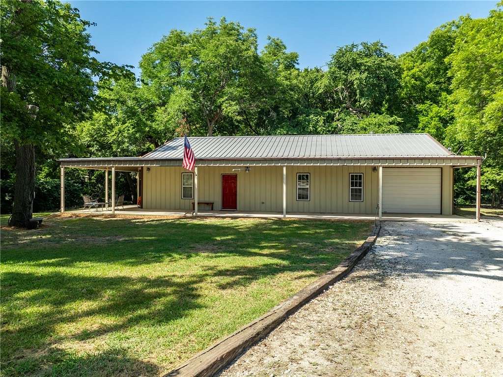 3.8 Acres of Residential Land with Home for Sale in Hillsboro, Texas