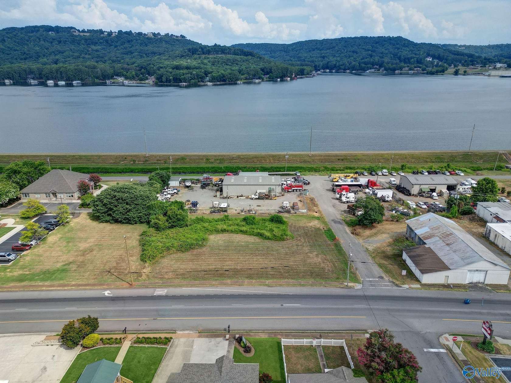 0.48 Acres of Commercial Land for Sale in Guntersville, Alabama