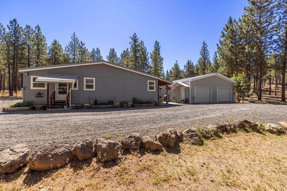 5.33 Acres of Land with Home for Sale in Bonanza, Oregon